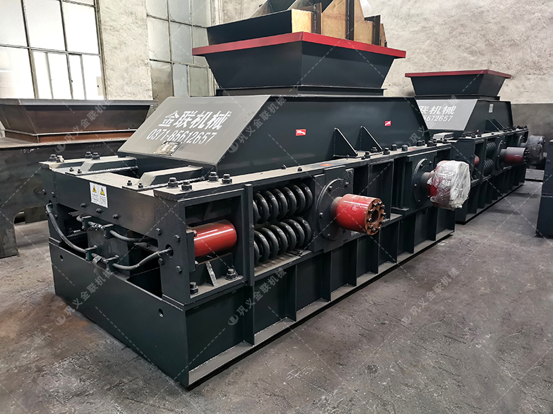 大型铁矿石对辊制砂机多少钱一台？