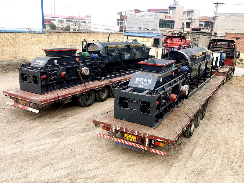 大型铁矿石对辊制砂机多少钱一台？